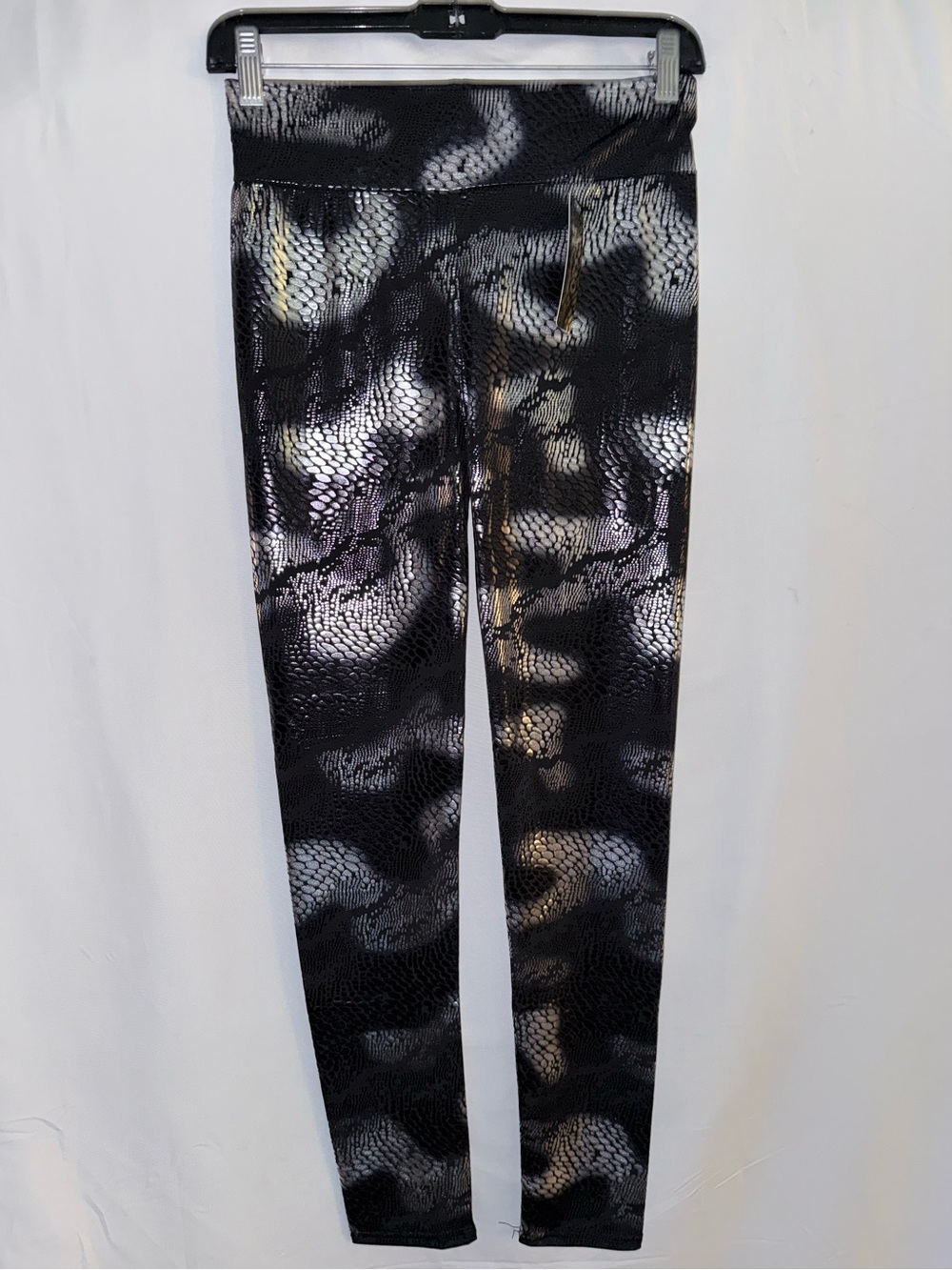 NWT A & O International Black Metallic Snake-Print Leggings One Size